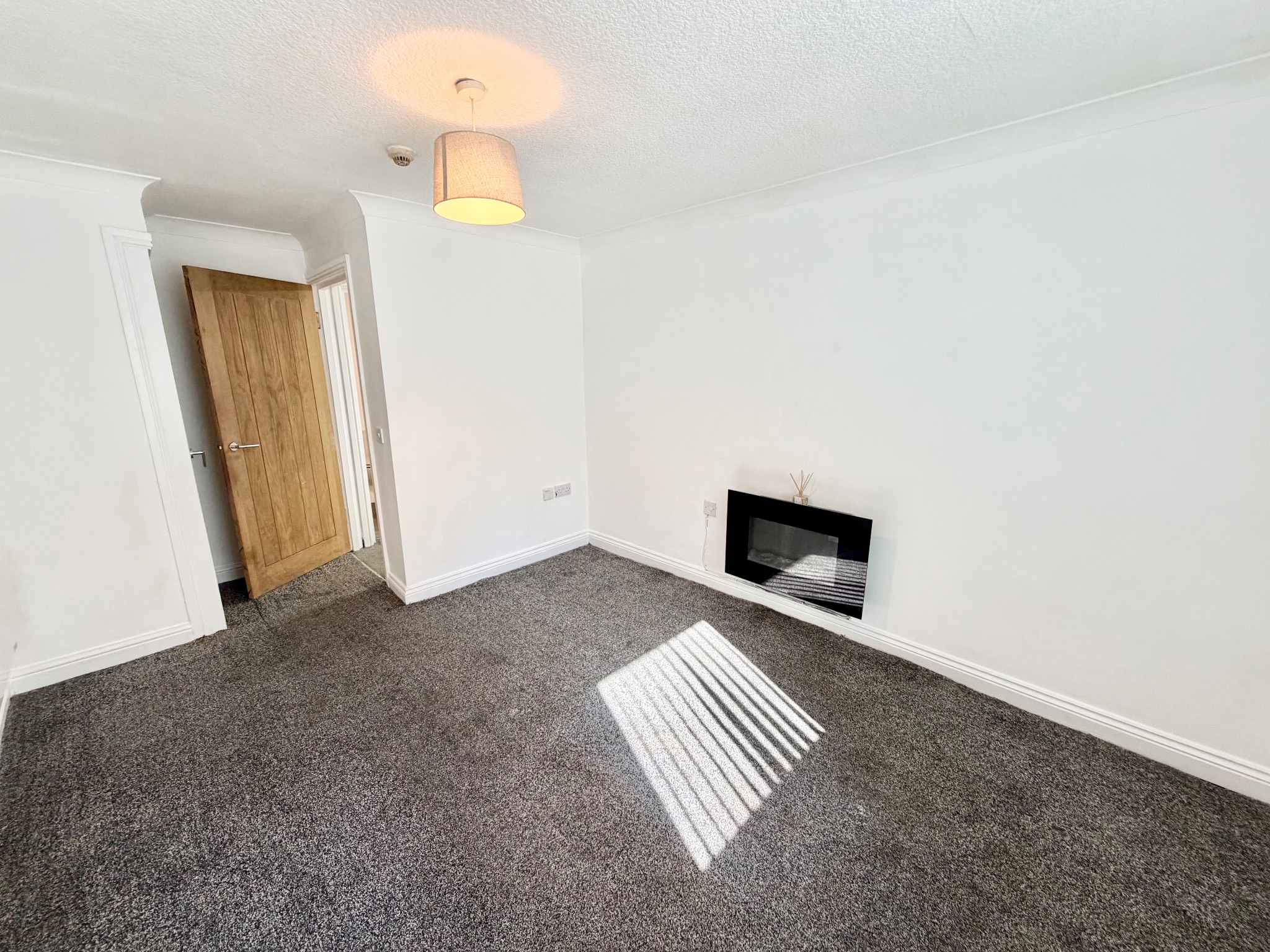 2 bedroom ground floor flat/apartment For Sale in Mytholmroyd - Photograph 6.