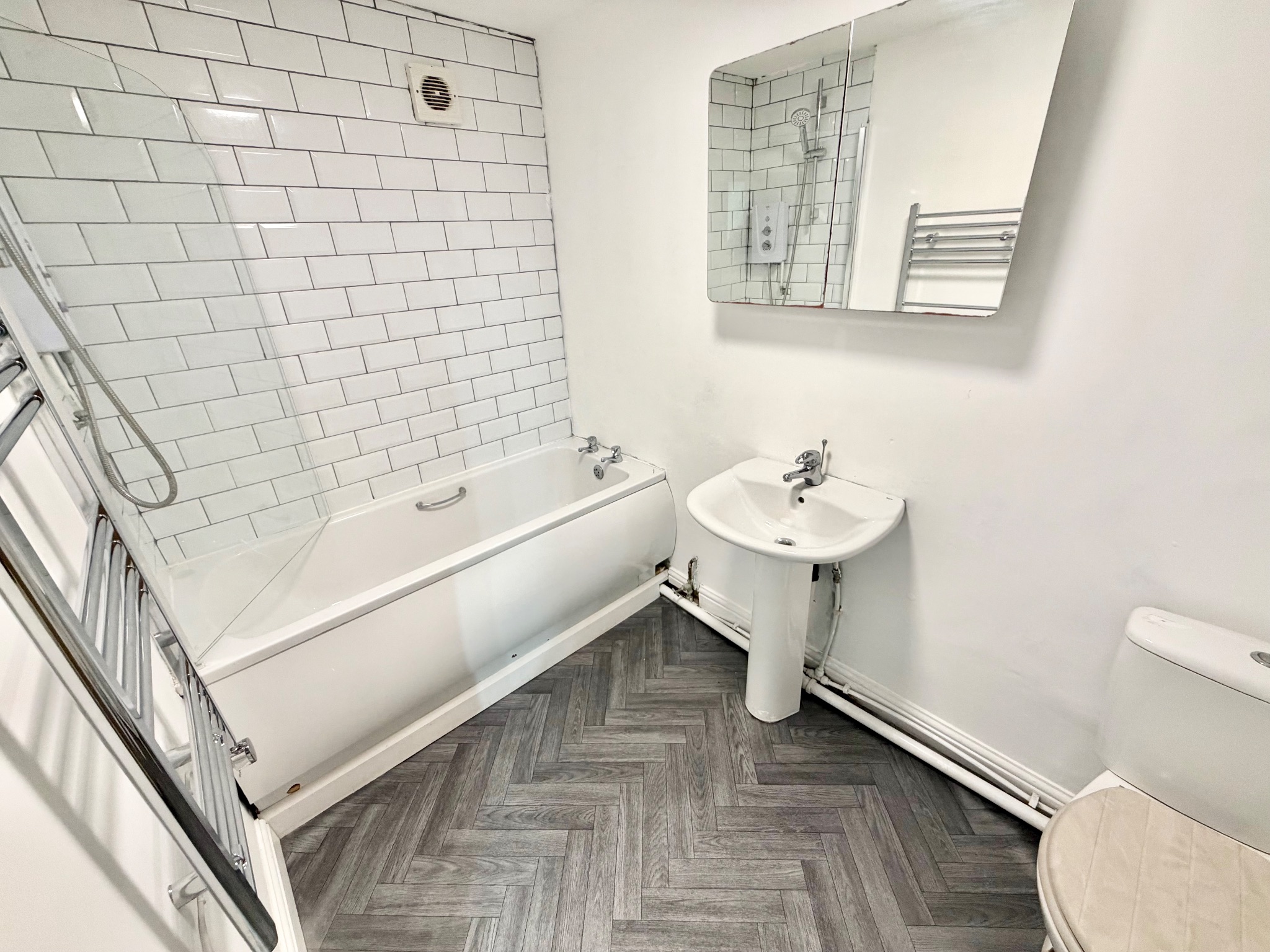 2 bedroom ground floor flat/apartment For Sale in Mytholmroyd - Photograph 3.