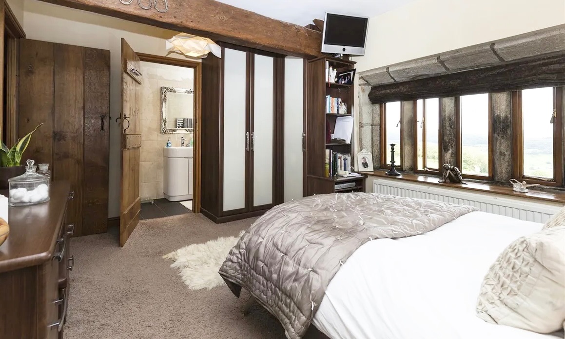 9 bedroom equestrian facility character property For Sale in Hebden Bridge - Photograph 23.