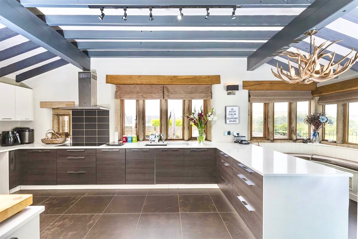 9 bedroom equestrian facility character property For Sale in Hebden Bridge - Photograph 18.