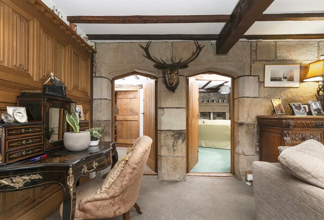 9 bedroom equestrian facility character property For Sale in Hebden Bridge - Photograph 16.