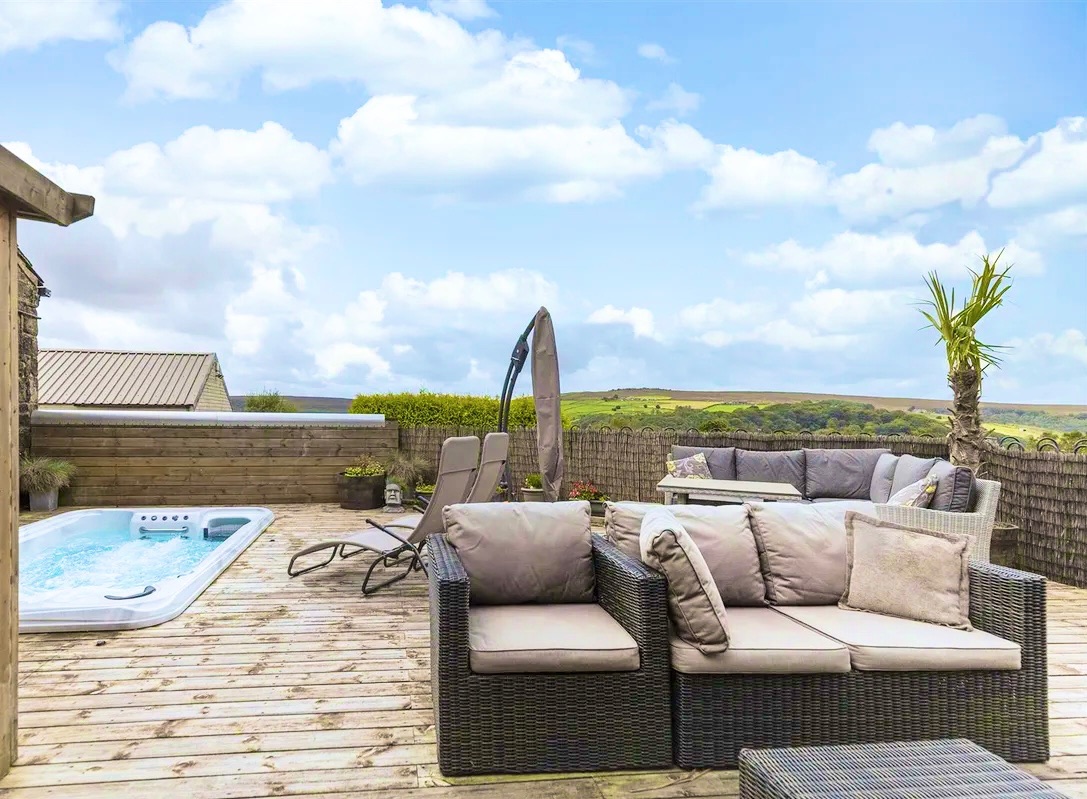 9 bedroom equestrian facility character property For Sale in Hebden Bridge - Photograph 28.