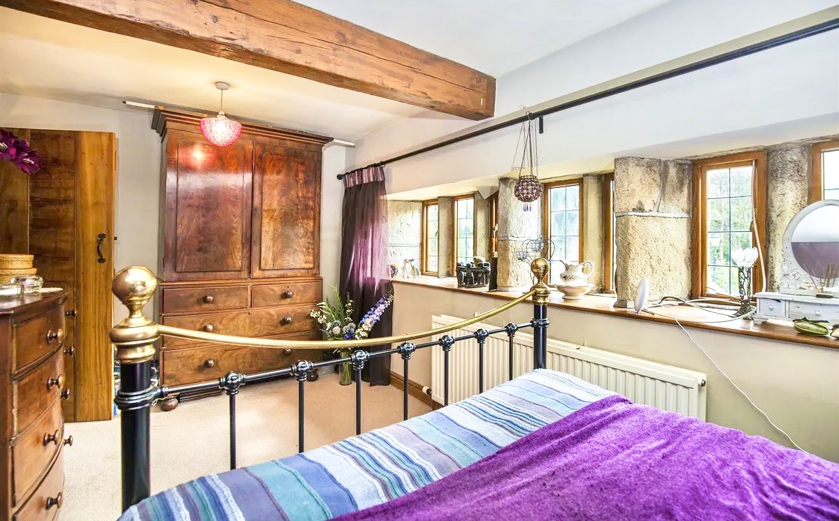 9 bedroom equestrian facility character property For Sale in Hebden Bridge - Photograph 15.