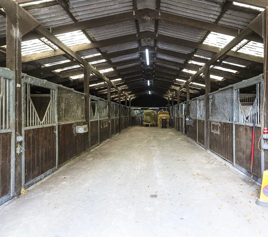 9 bedroom equestrian facility character property For Sale in Hebden Bridge - Photograph 11.