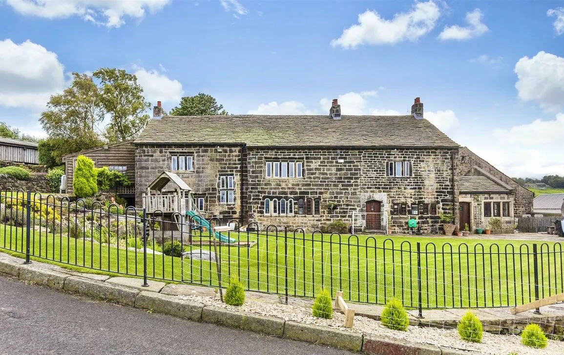 9 bedroom equestrian facility character property For Sale in Hebden Bridge - Photograph 40.