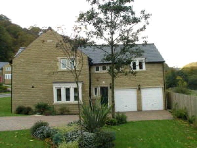 5 bedroom Let in Todmorden - 0.