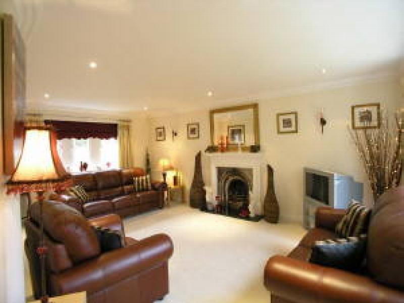 5 bedroom Let in Todmorden - 7.