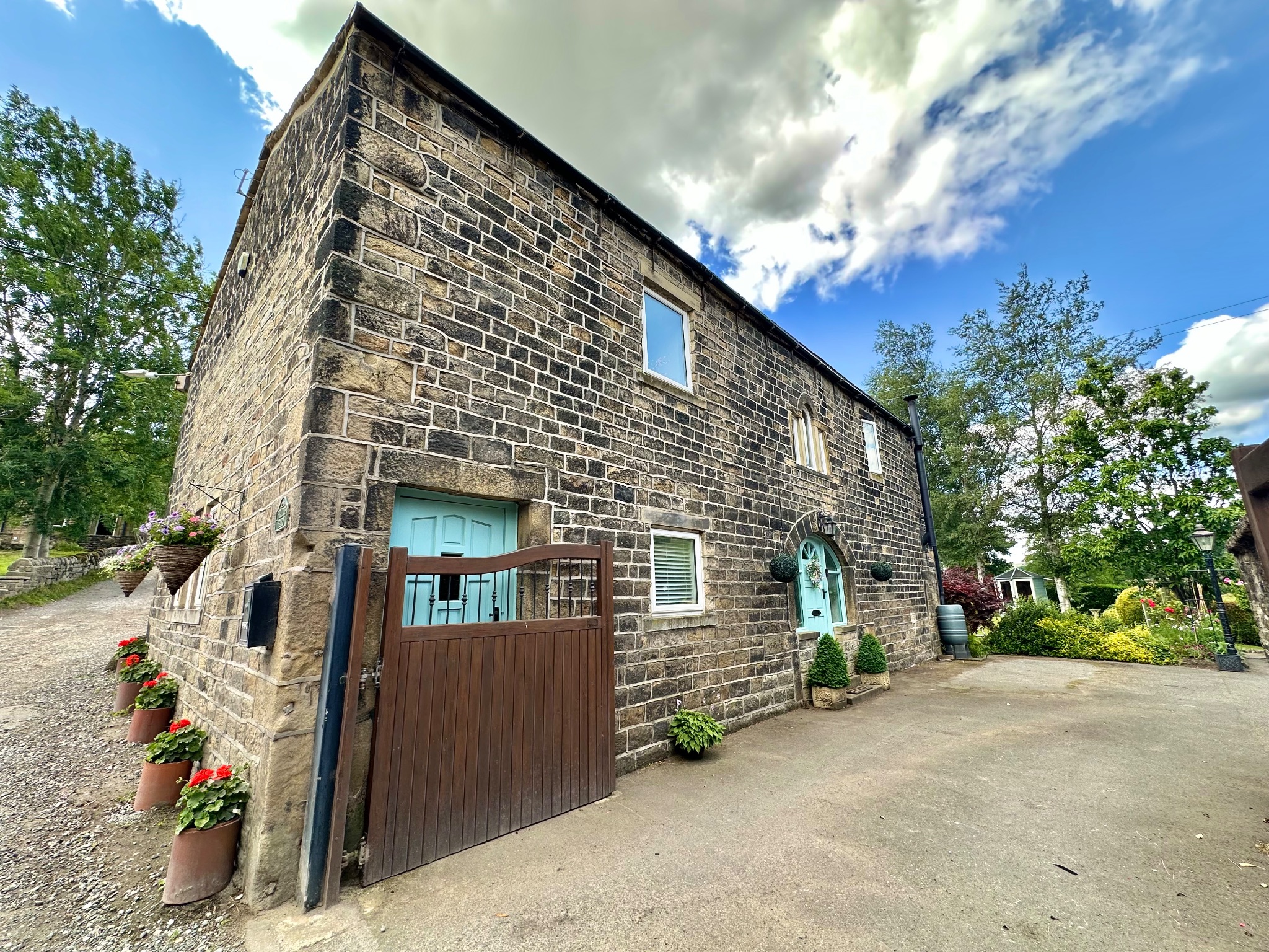 5 bedroom barn conversion house SSTC in Calderdale - Photograph 43.
