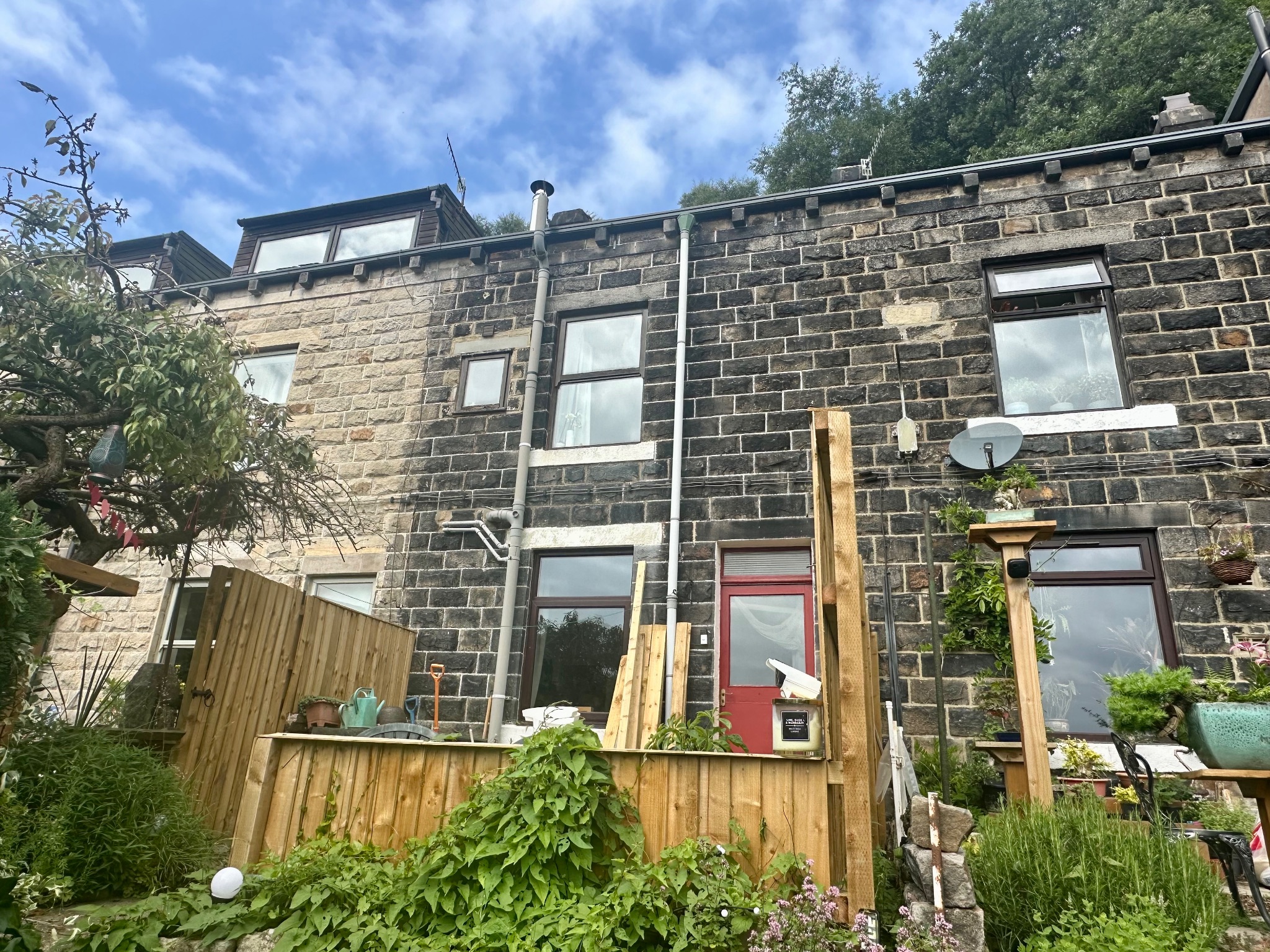 2 bedroom mid terraced house For Sale in Todmorden - Property photograph.