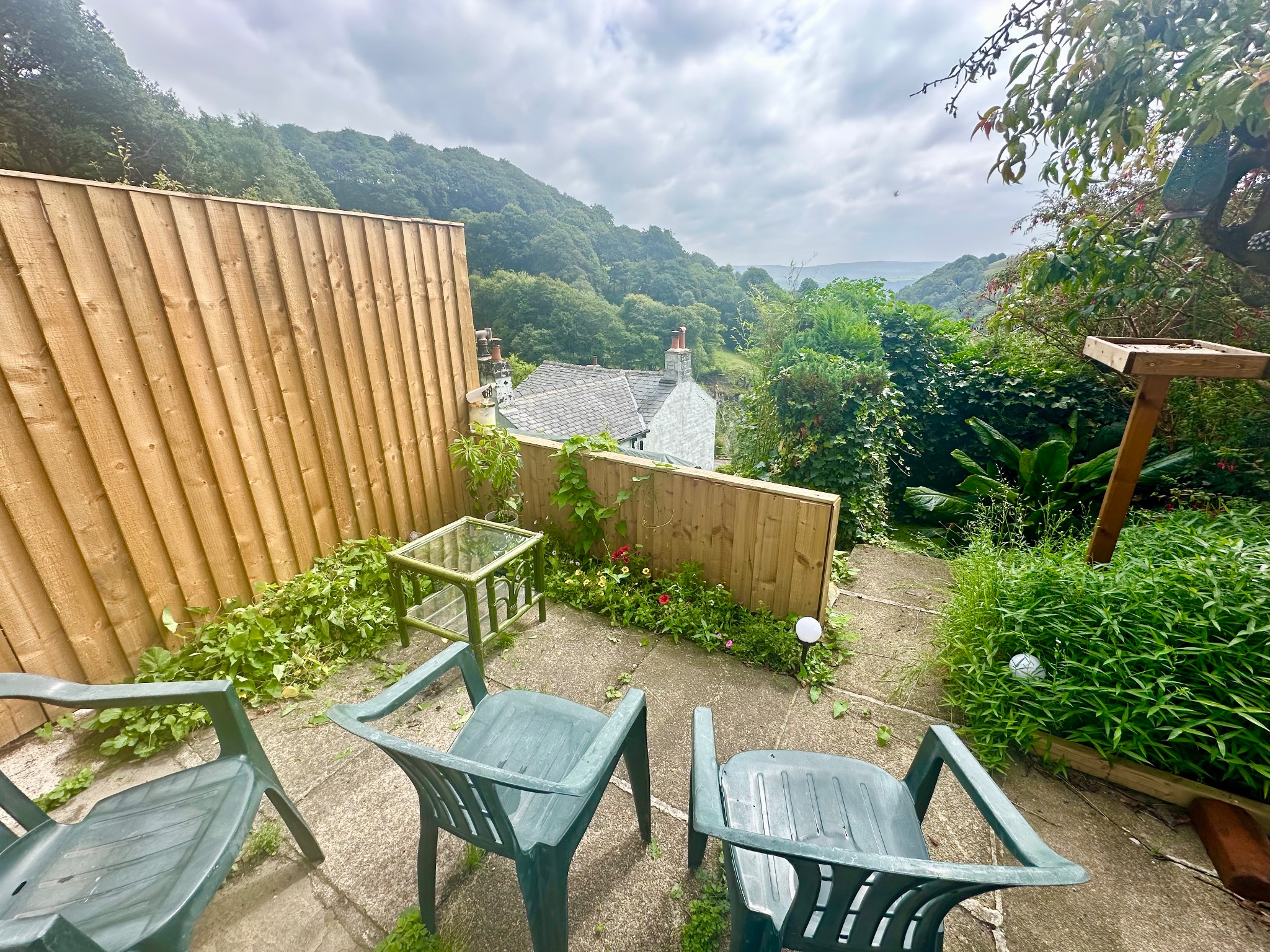 2 bedroom mid terraced house For Sale in Todmorden - Property photograph.