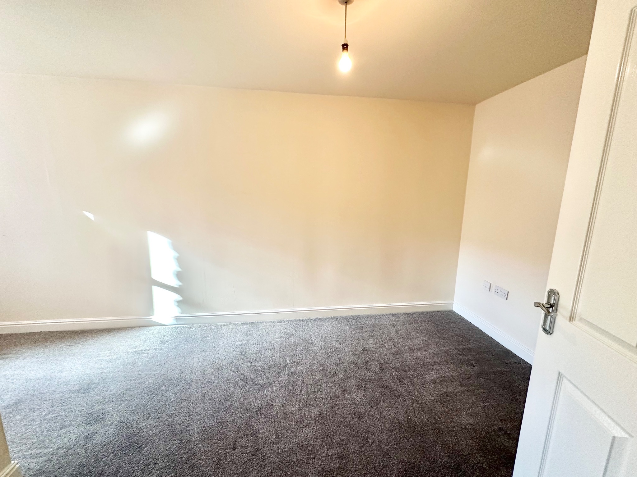 2 bedroom ground floor flat/apartment For Sale in Hebden Bridge - Photograph 7.