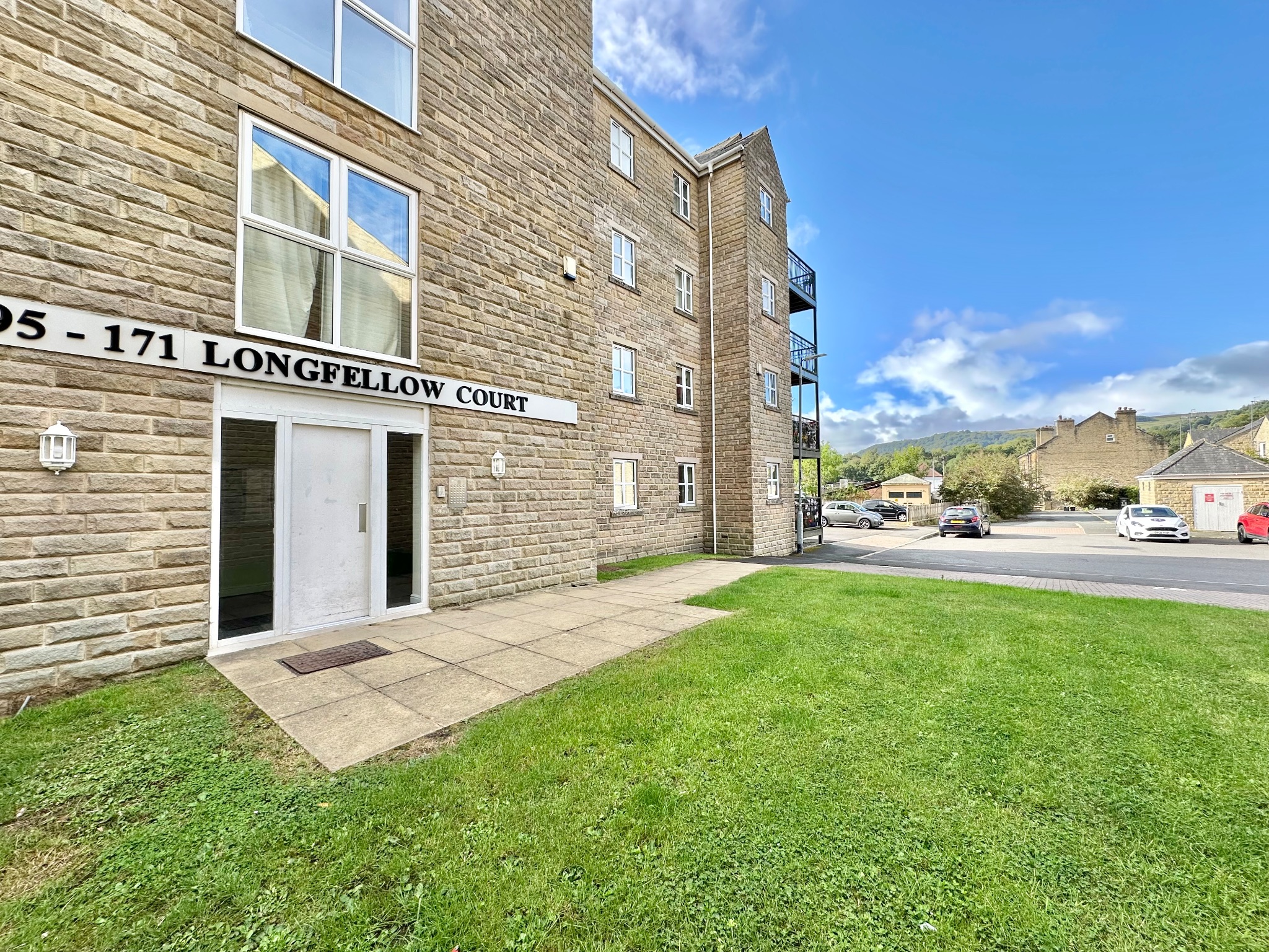 2 bedroom ground floor flat/apartment For Sale in Hebden Bridge - Photograph 1.