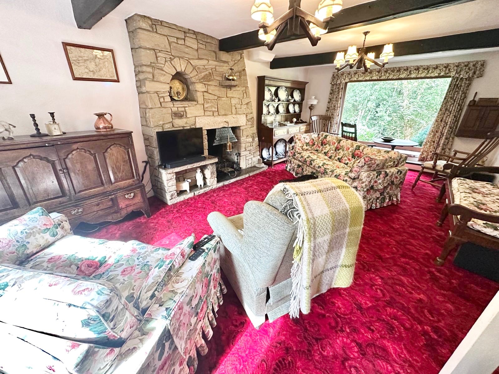3 bedroom detached house SSTC in Todmorden - Photograph 32.