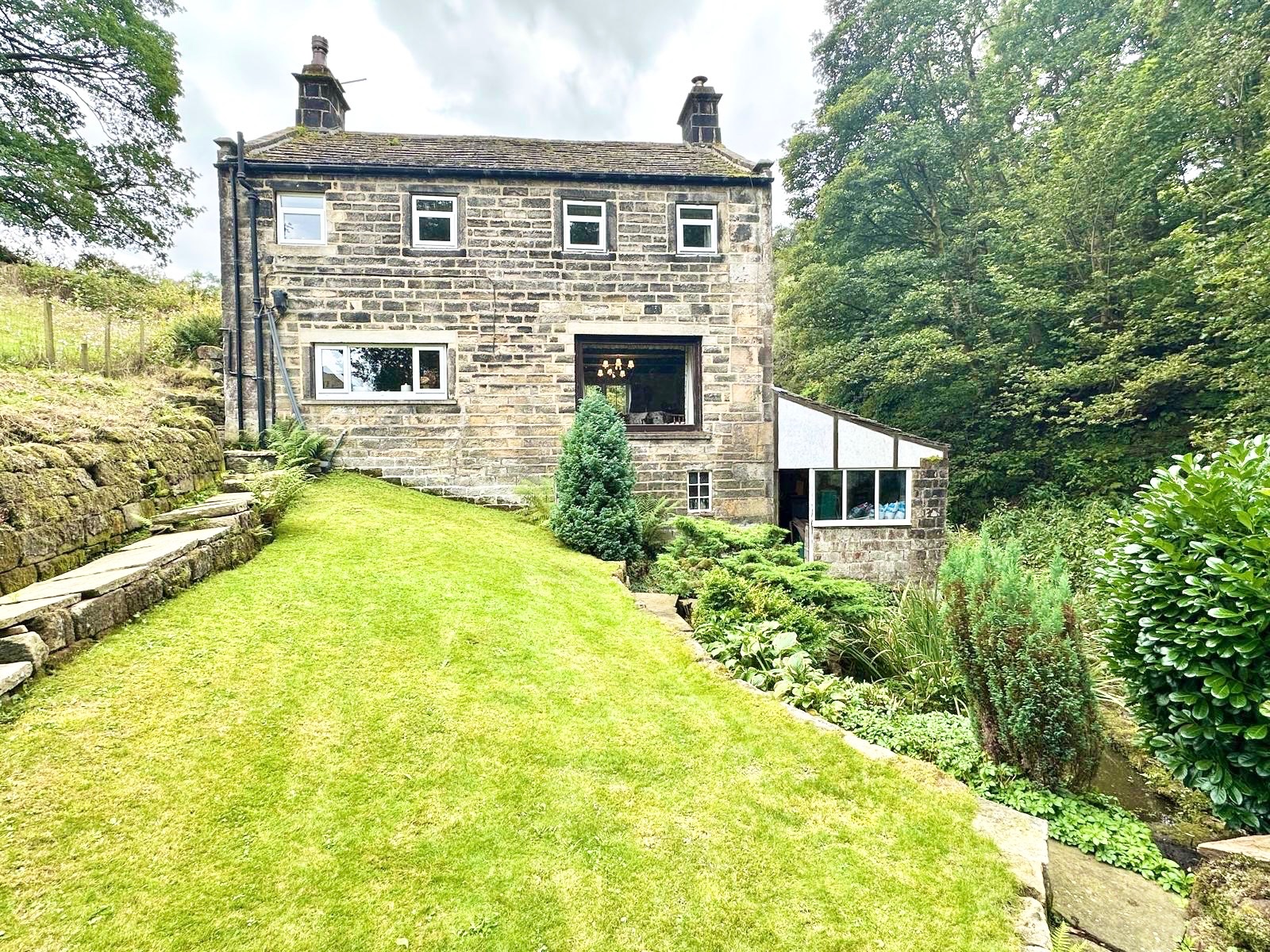 3 bedroom detached house SSTC in Todmorden - Photograph 41.