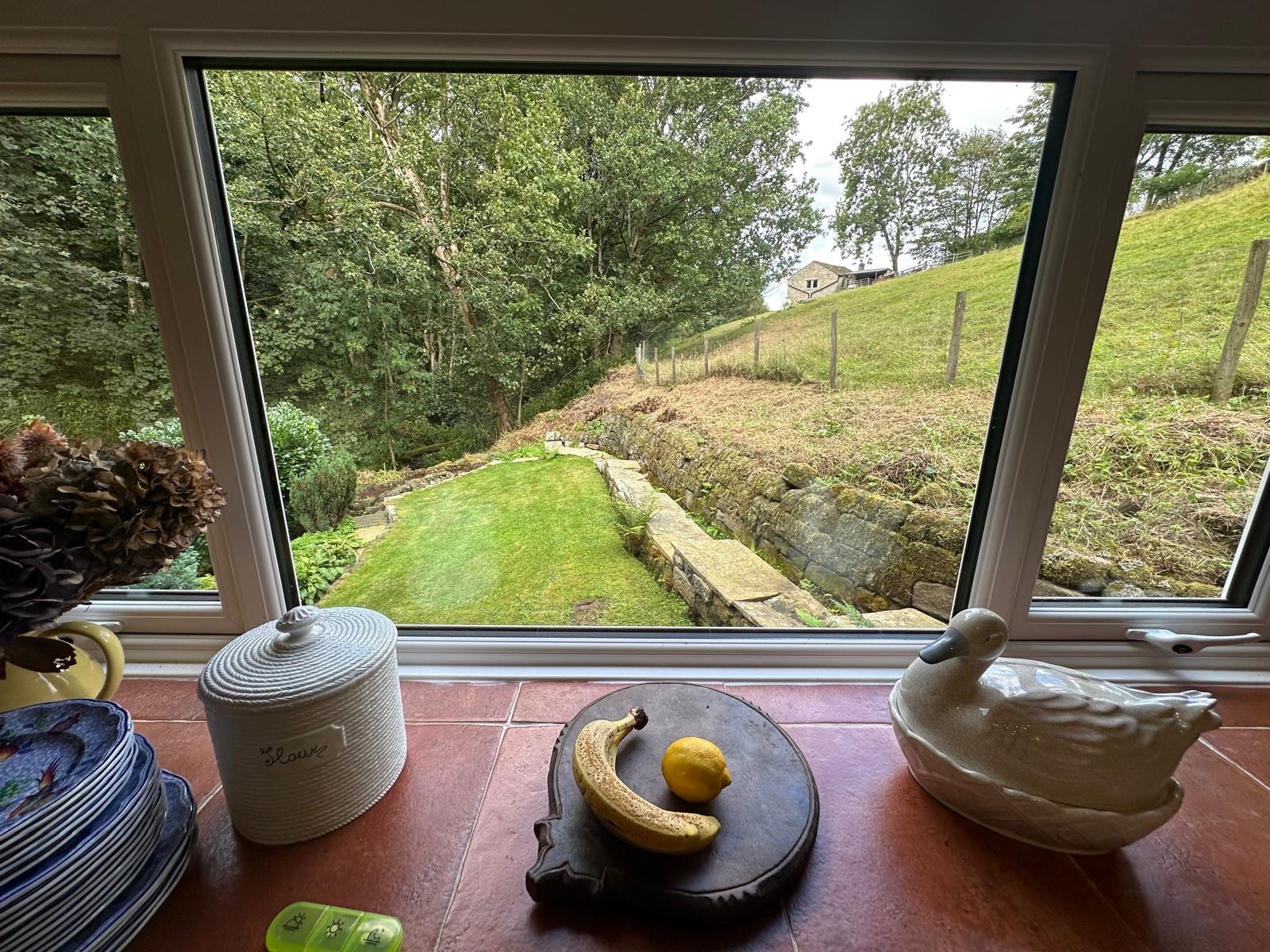 3 bedroom detached house SSTC in Todmorden - Photograph 36.