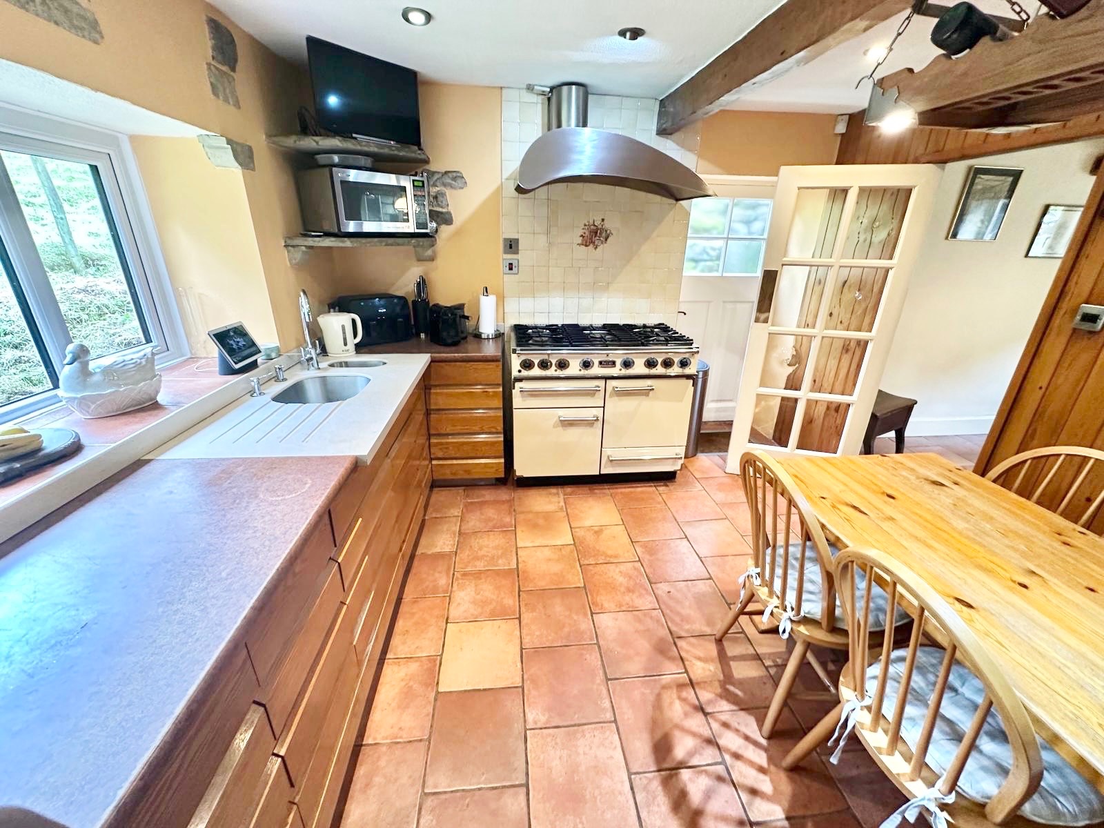 3 bedroom detached house SSTC in Todmorden - Photograph 40.