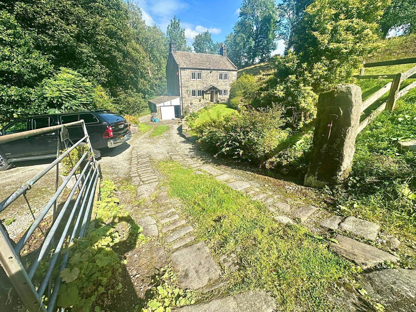 3 bedroom detached house SSTC in Todmorden - Photograph 13.