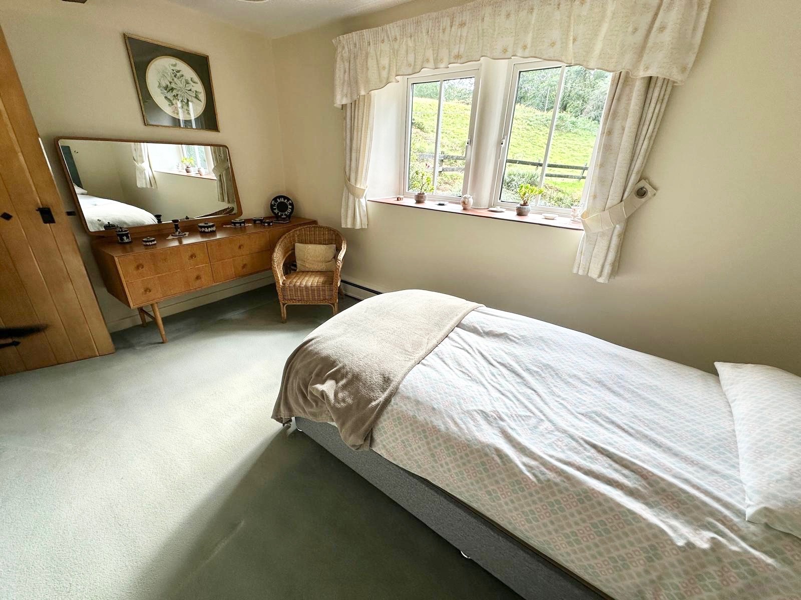 3 bedroom detached house SSTC in Todmorden - Photograph 30.
