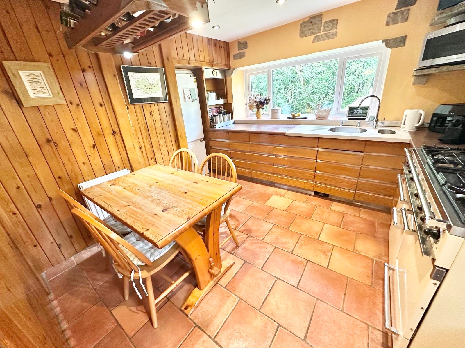 3 bedroom detached house SSTC in Todmorden - Photograph 38.