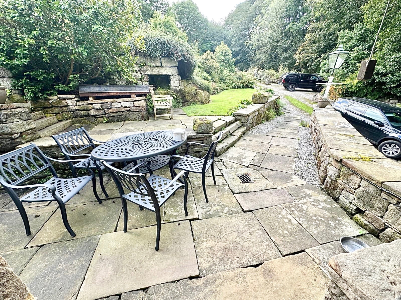 3 bedroom detached house SSTC in Todmorden - Photograph 37.