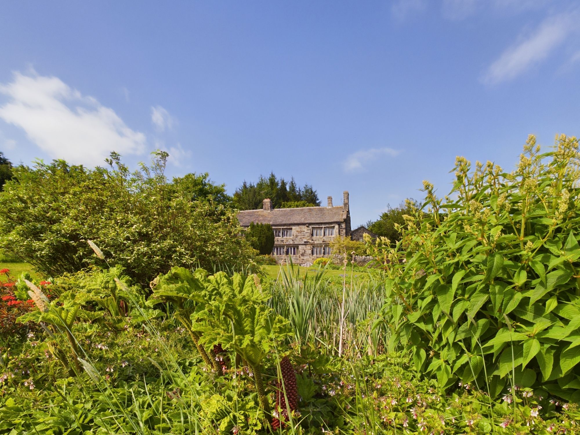 7 bedroom detached house For Sale in Todmorden - Property photograph.
