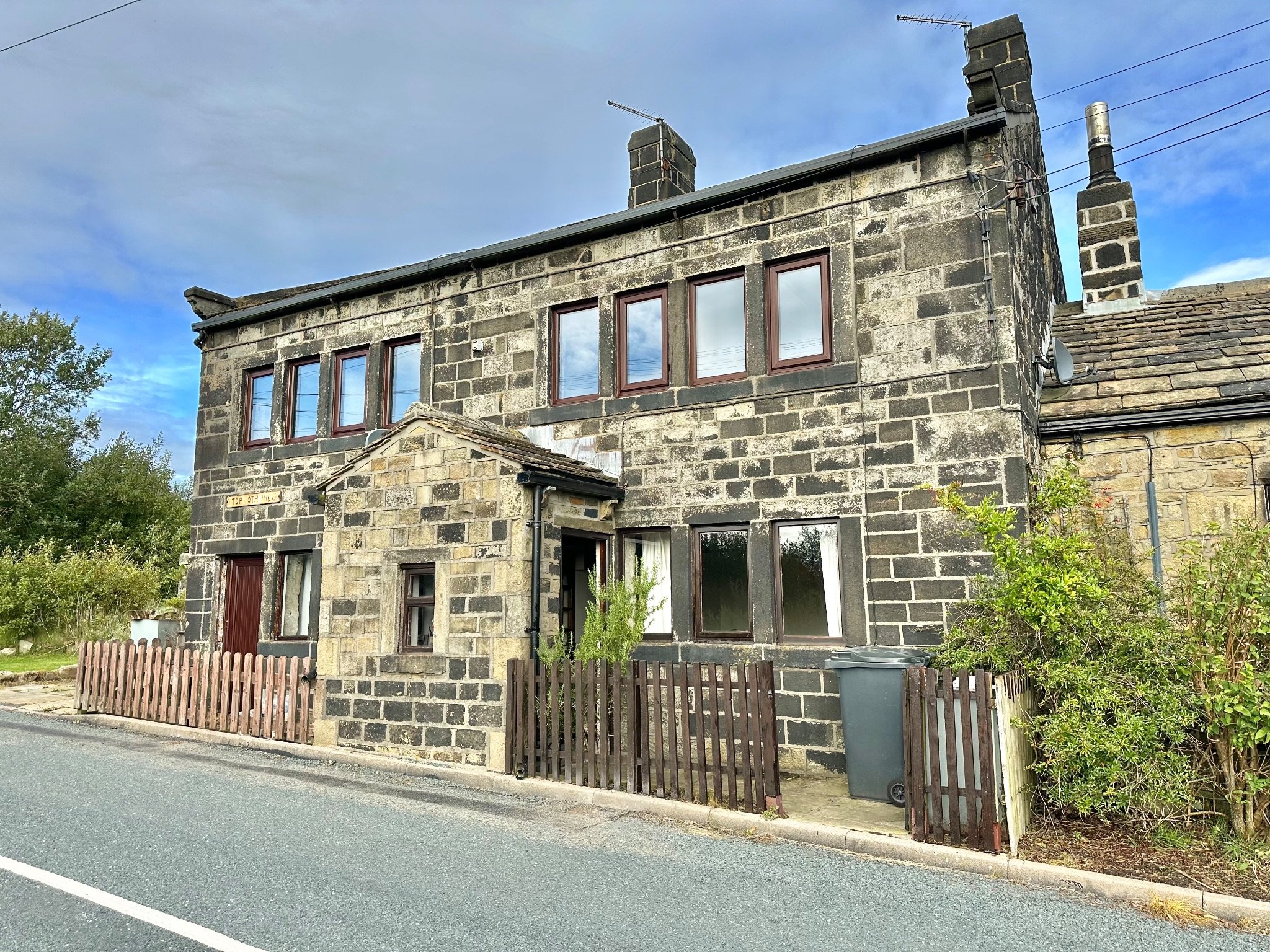 2 bedroom mid terraced house To Let in Hebden Bridge - Property photograph.