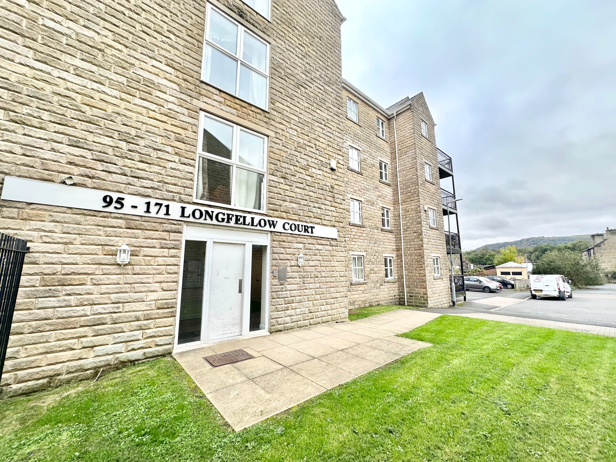 2 bedroom ground floor flat/apartment SSTC in Hebden Bridge - Photograph 1.