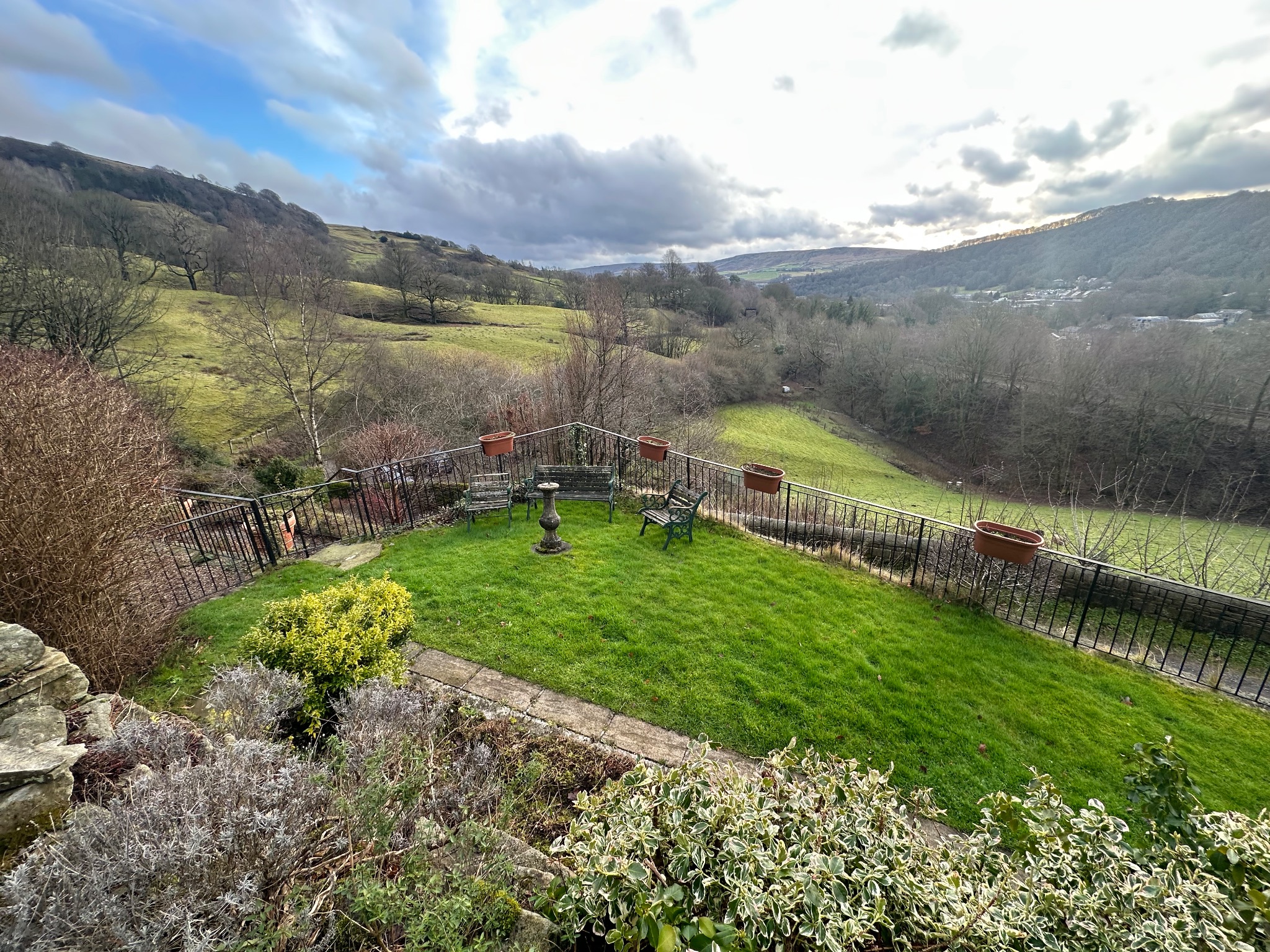4 bedroom detached house SSTC in Todmorden - Photograph 37.