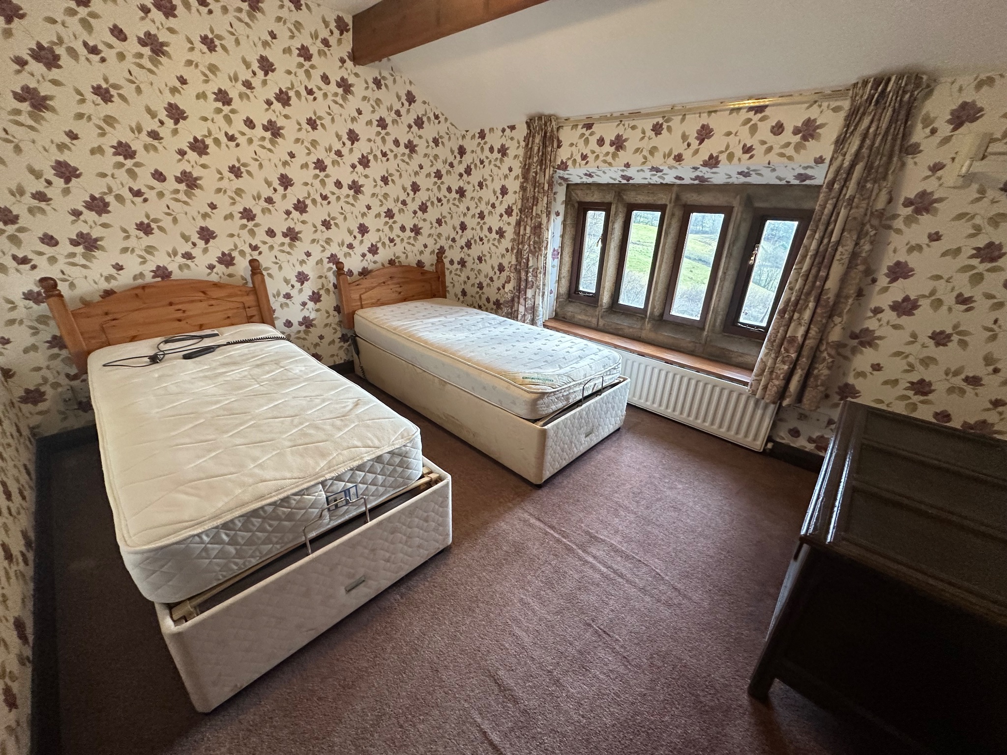 4 bedroom detached house SSTC in Todmorden - Photograph 17.