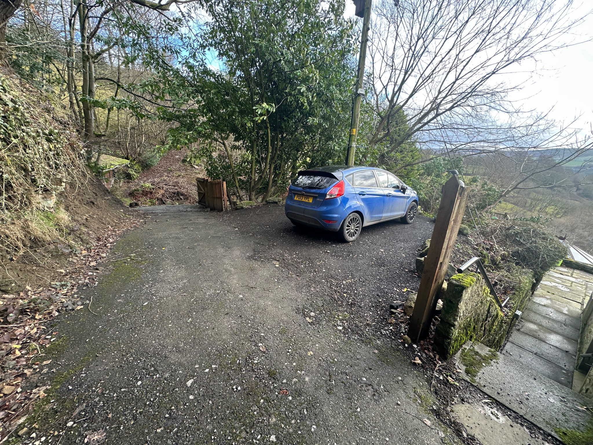 4 bedroom detached house SSTC in Todmorden - Photograph 47.