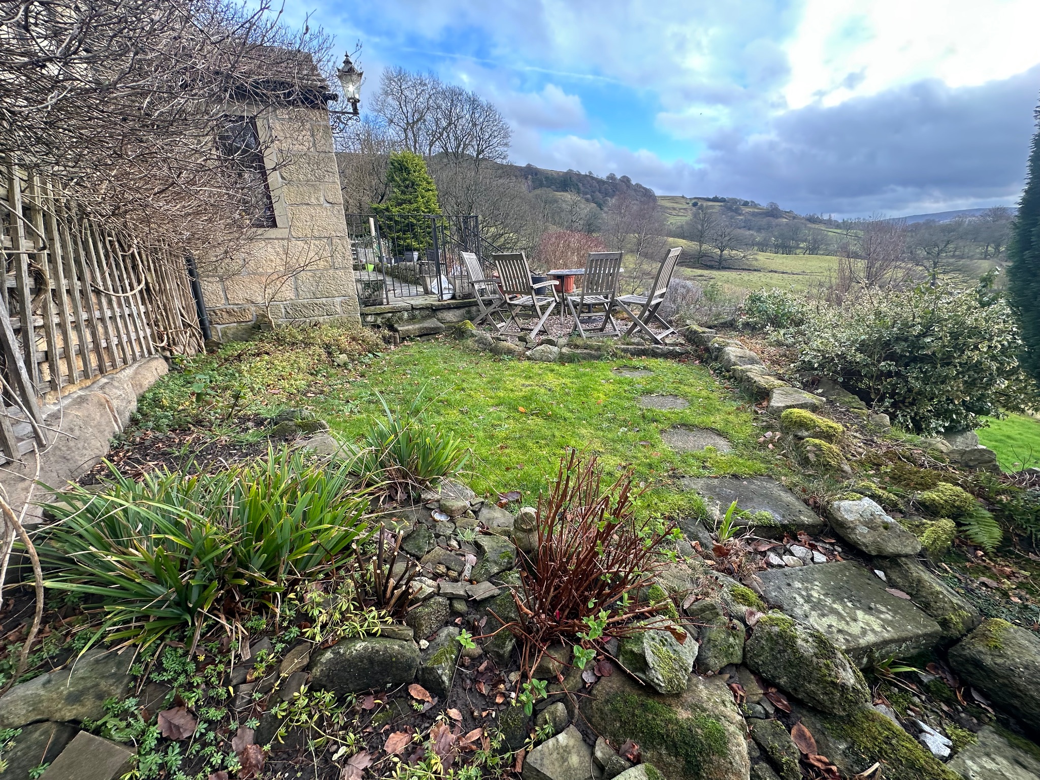 4 bedroom detached house SSTC in Todmorden - Photograph 39.