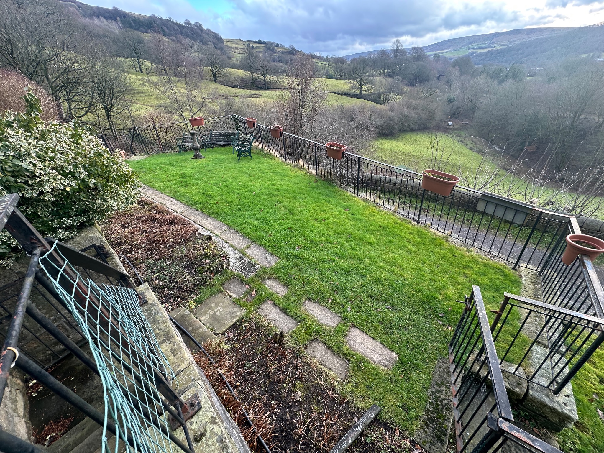 4 bedroom detached house SSTC in Todmorden - Photograph 36.