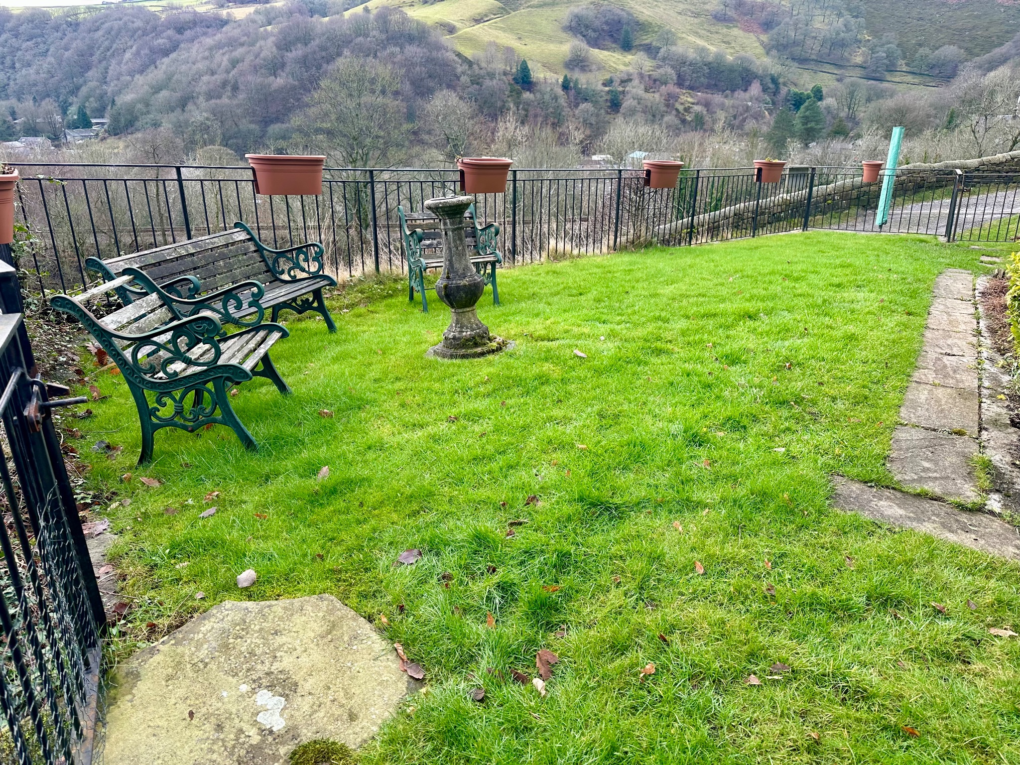 4 bedroom detached house SSTC in Todmorden - Photograph 31.