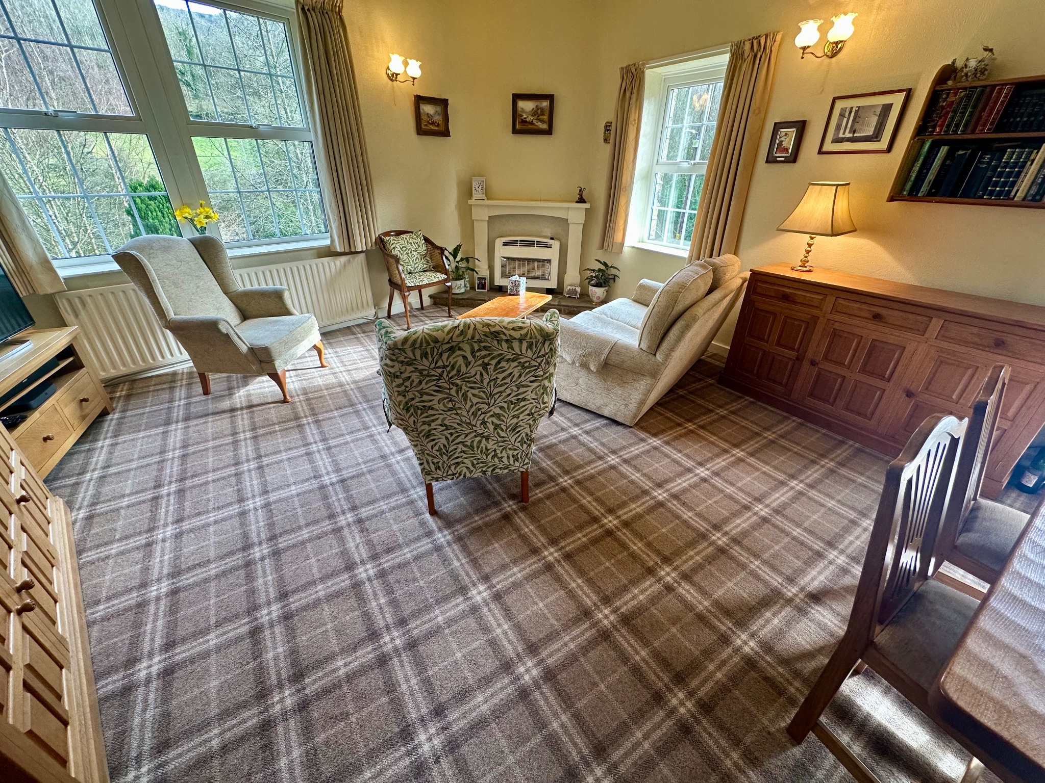 3 bedroom detached house SSTC in Halifax - Photograph 10.