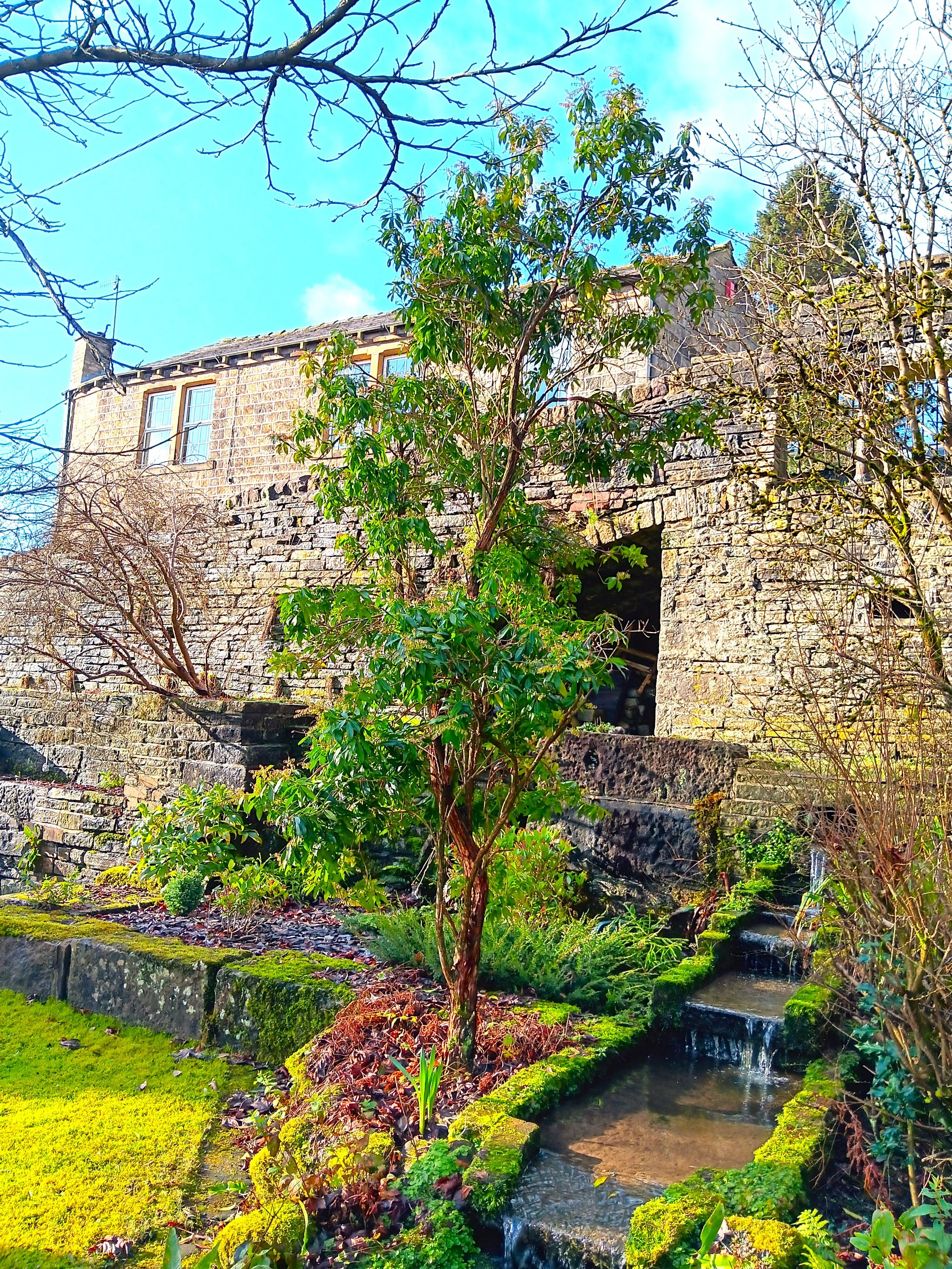 3 bedroom detached house SSTC in Halifax - Photograph 2.