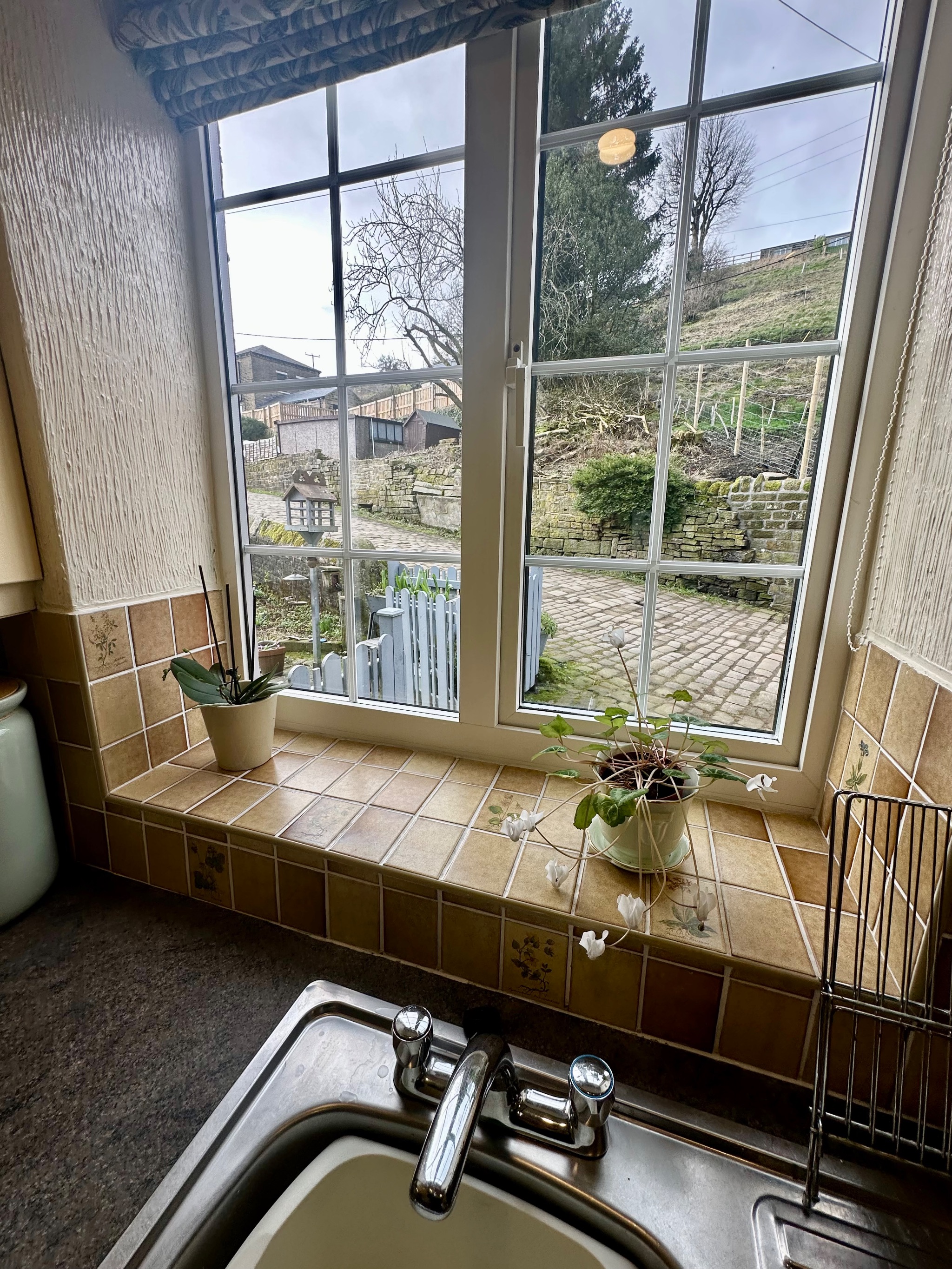 3 bedroom detached house SSTC in Halifax - Photograph 16.