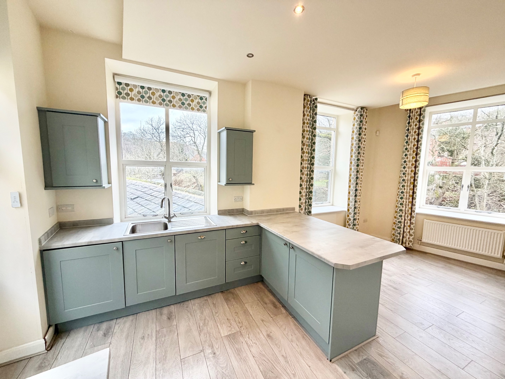 1 bedroom apartment flat/apartment For Sale in Walsden - Photograph 2.