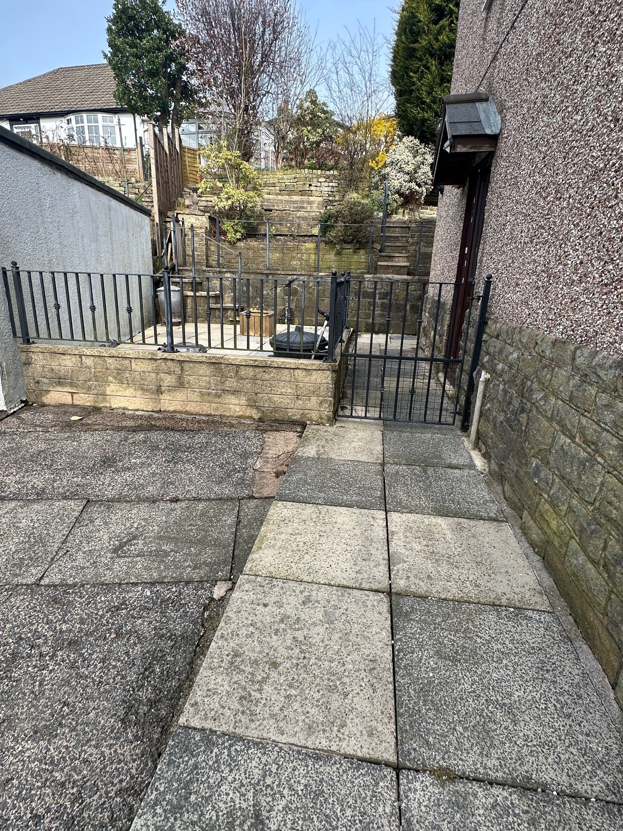3 bedroom semi-detached house SSTC in Todmorden - Photograph 24.