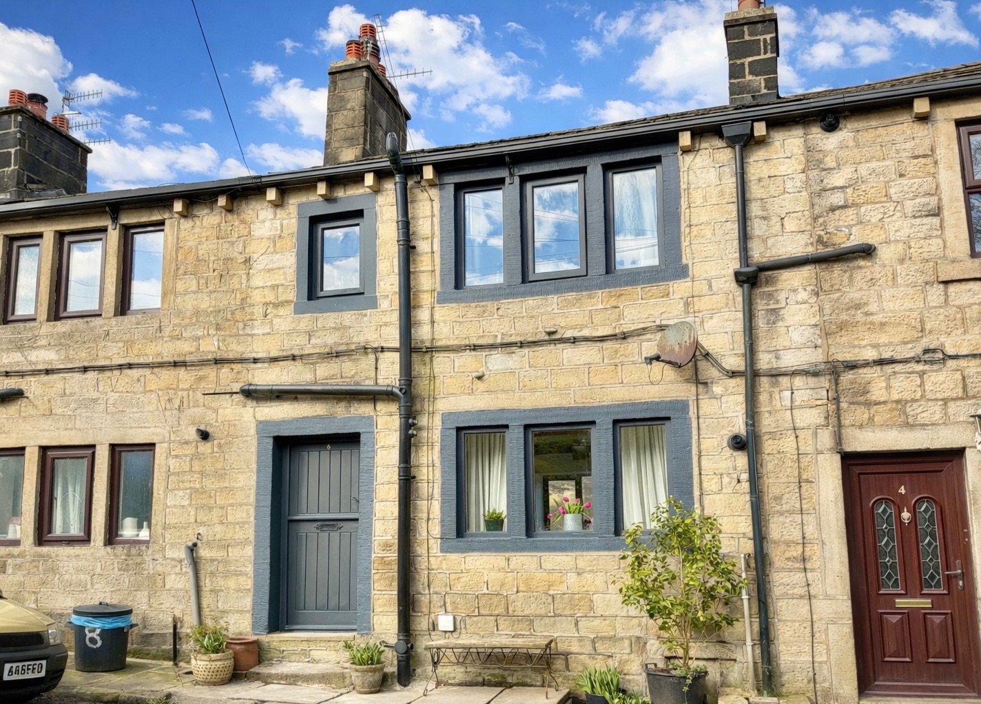 1 bedroom mid terraced house For Sale in Hebden Bridge - Photograph 1.