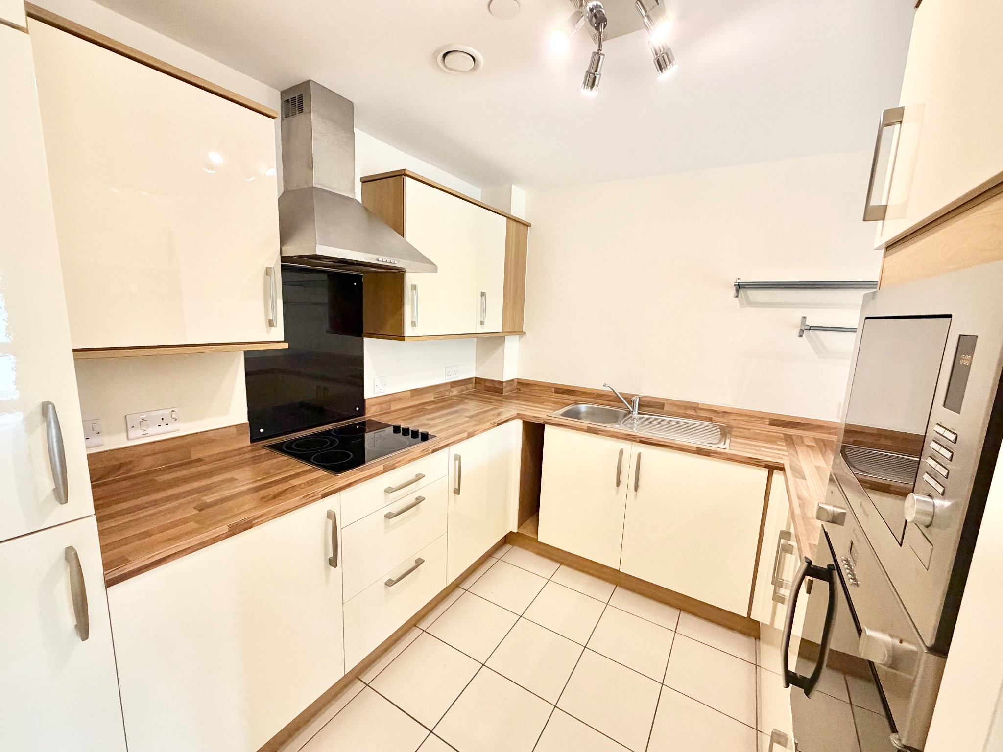 2 bedroom apartment flat/apartment For Sale in Hebden Bridge - Photograph 5.