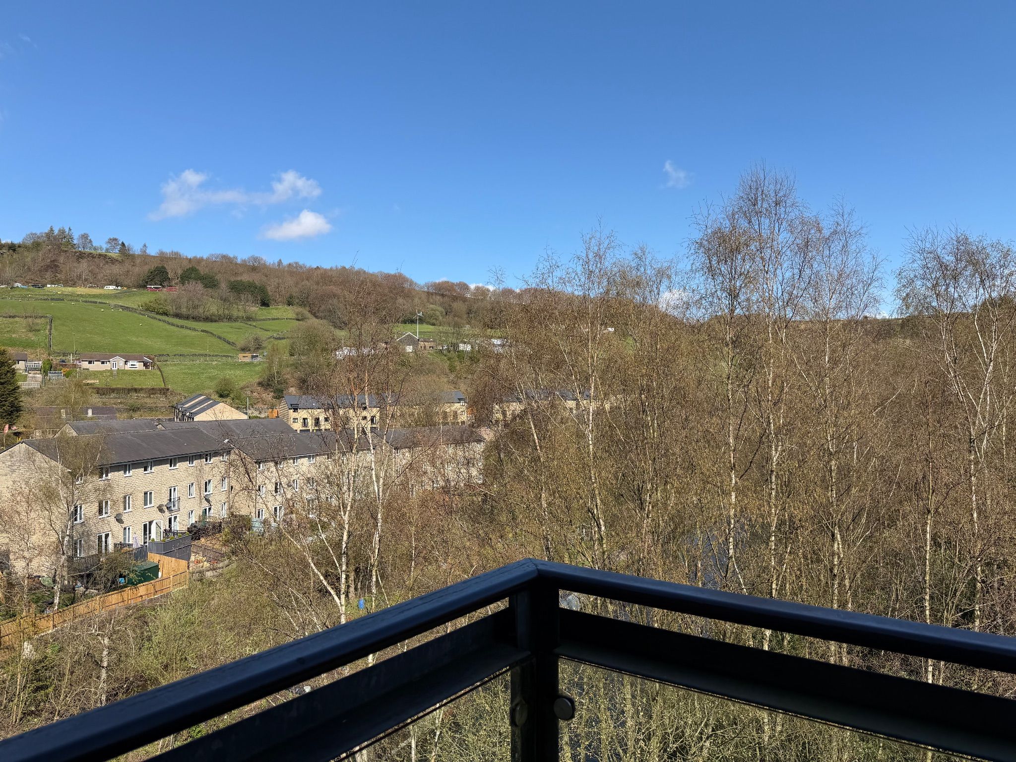 3 bedroom duplex flat/apartment Let Agreed in Todmorden - Photograph 5.