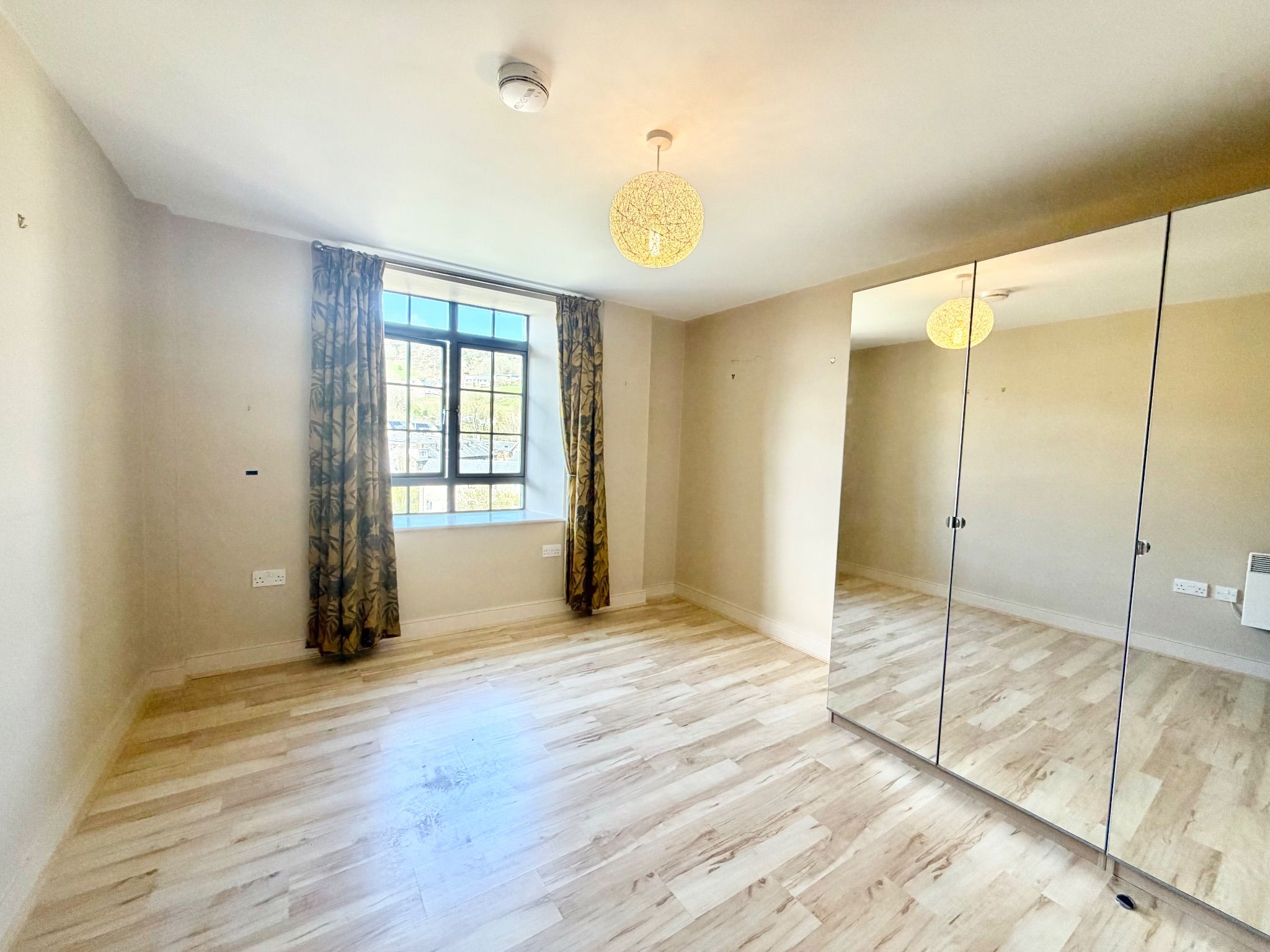 3 bedroom duplex flat/apartment Let Agreed in Todmorden - Photograph 4.