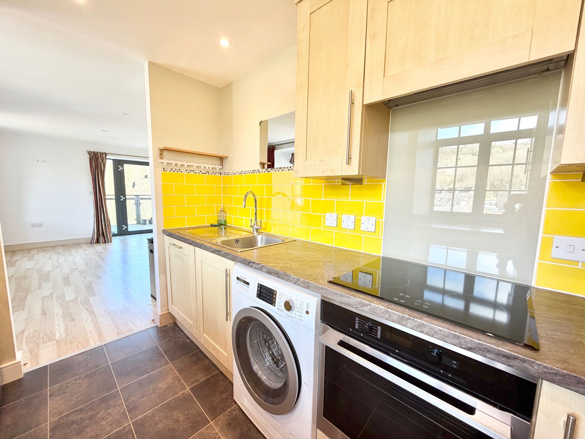 3 bedroom duplex flat/apartment Let Agreed in Todmorden - Photograph 7.