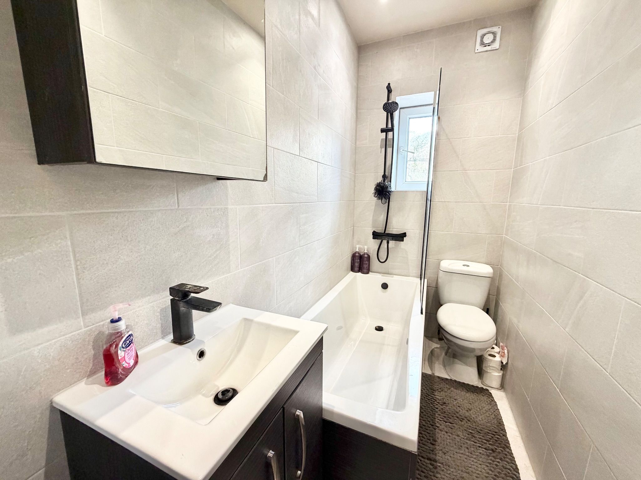 3 bedroom mid terraced house For Sale in Hebden Bridge - Photograph 5.