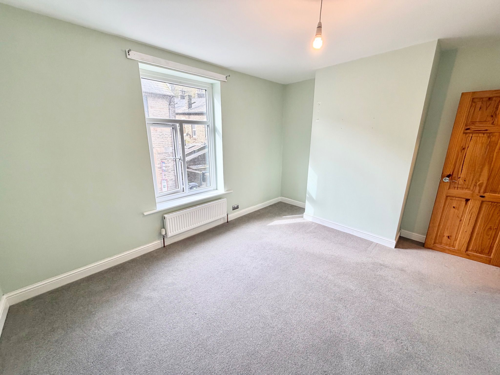 3 bedroom end terraced house To Let in Todmorden - Property photograph.