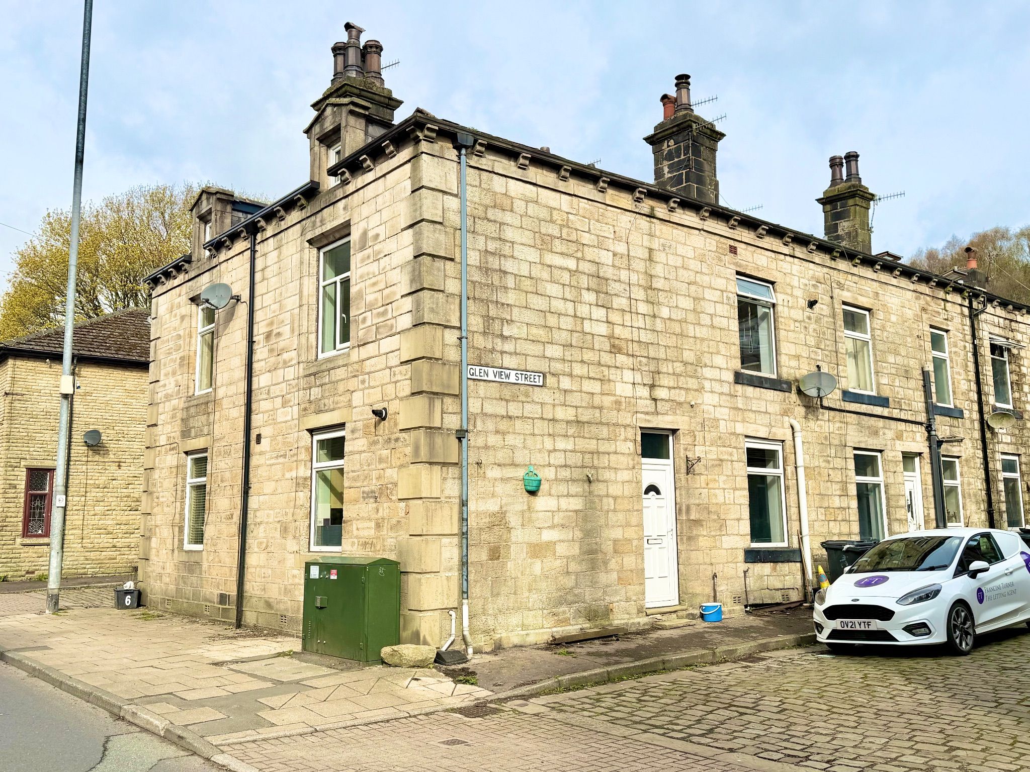 3 bedroom end terraced house To Let in Todmorden - Property photograph.