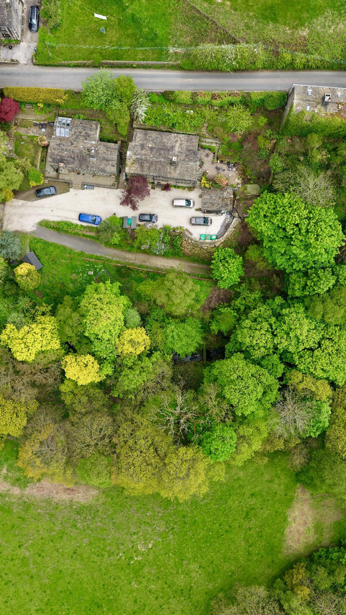 5 bedroom detached house For Sale in Todmorden - Photograph 27.