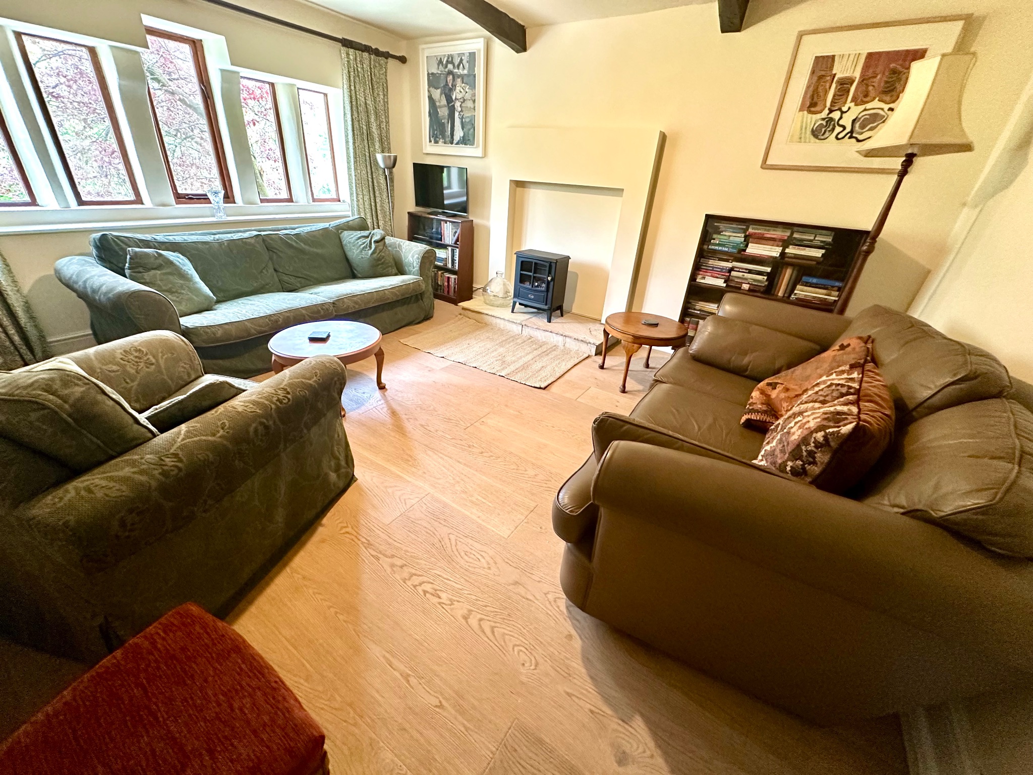 5 bedroom detached house For Sale in Todmorden - Photograph 4.