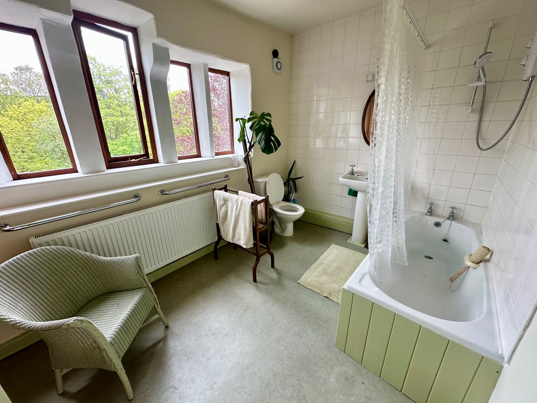 5 bedroom detached house For Sale in Todmorden - Photograph 19.