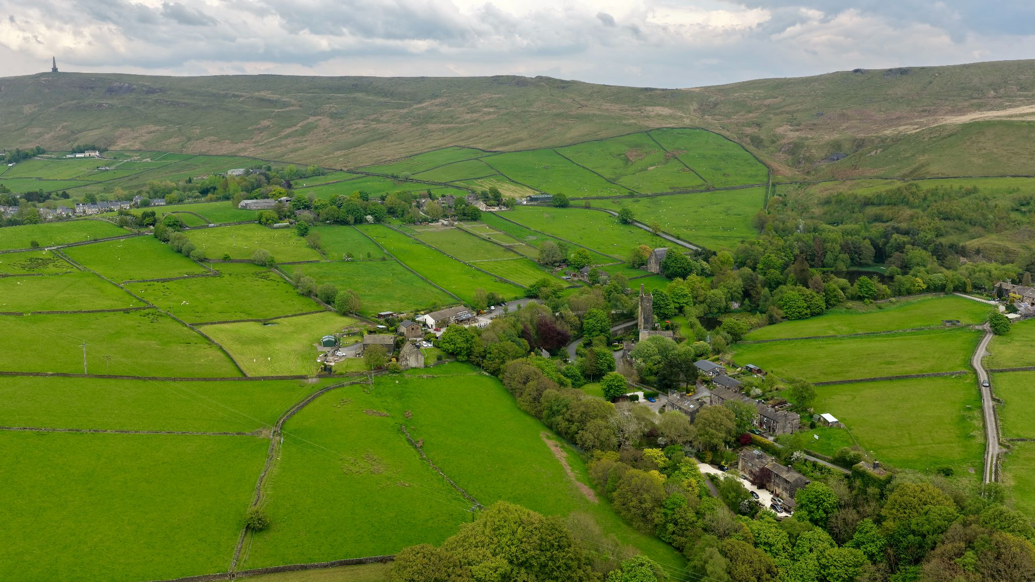 5 bedroom detached house For Sale in Todmorden - Photograph 25.